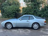 PORSCHE 944