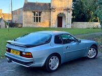 PORSCHE 944