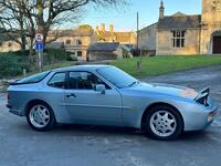 PORSCHE 944