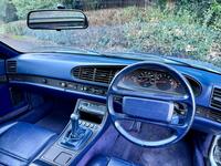 PORSCHE 944