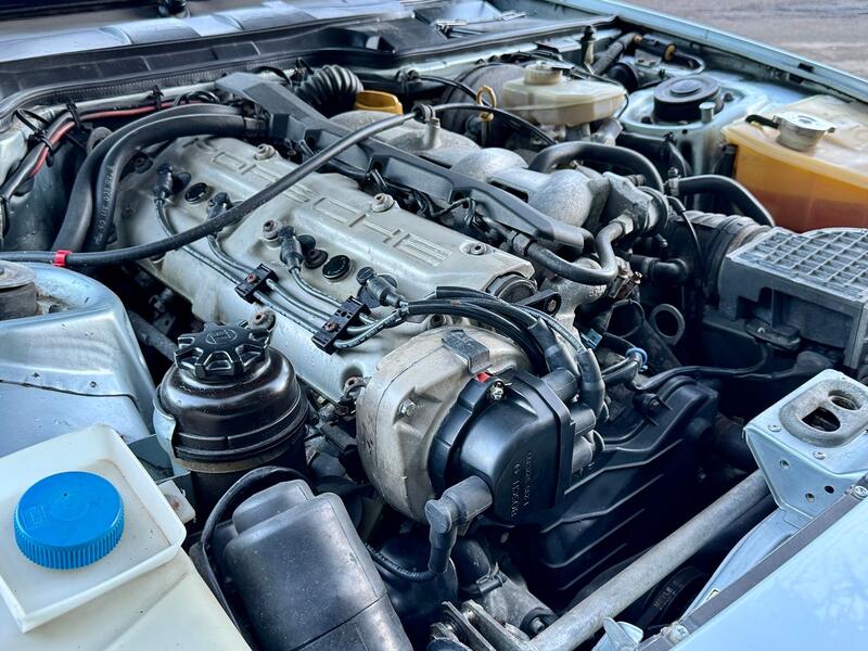 PORSCHE 944
