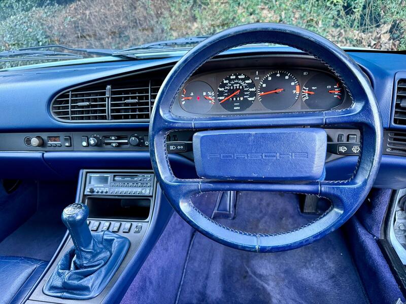 PORSCHE 944