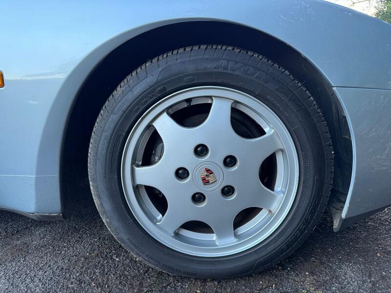 PORSCHE 944