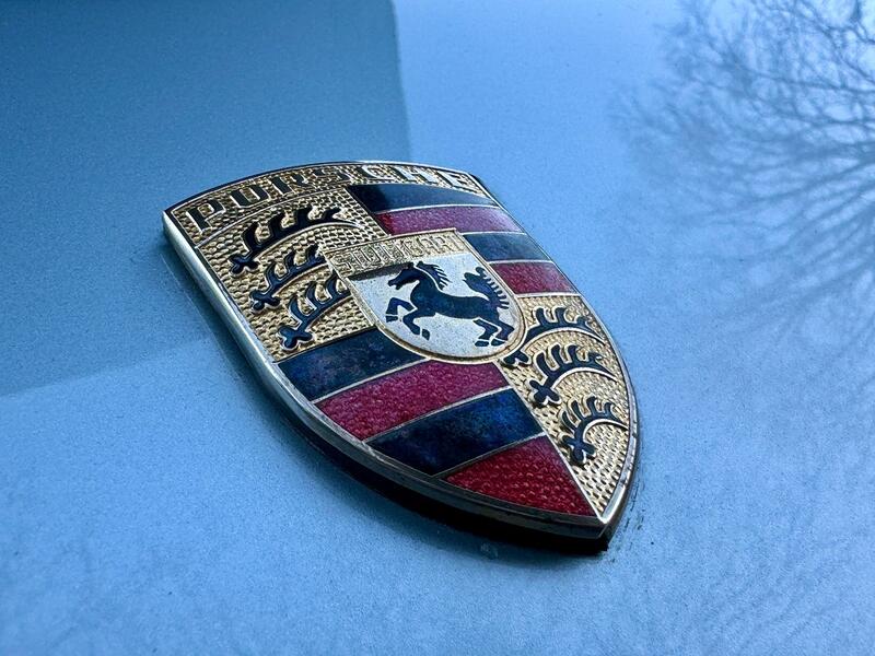 PORSCHE 944