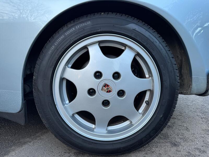 PORSCHE 944