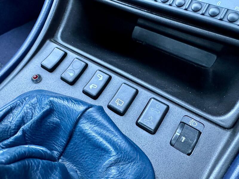 PORSCHE 944