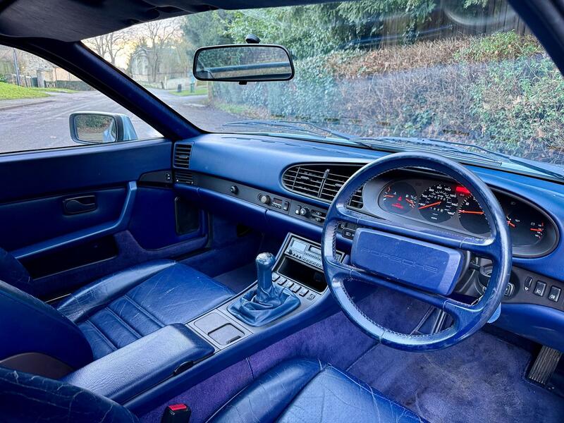PORSCHE 944