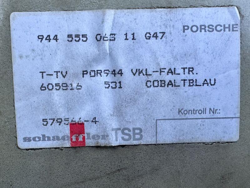 PORSCHE 944