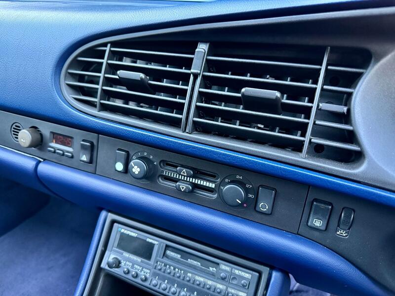 PORSCHE 944