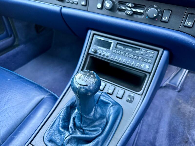 PORSCHE 944