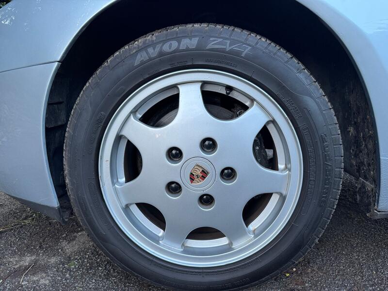 PORSCHE 944