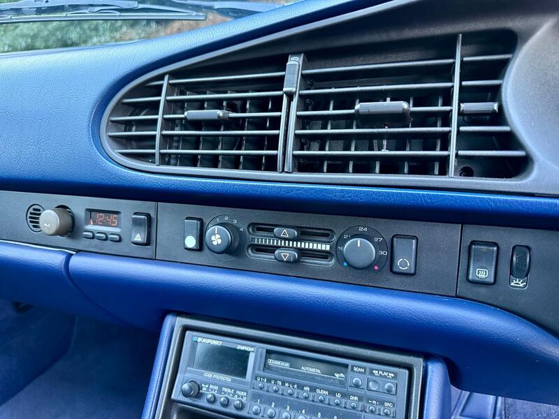 PORSCHE 944