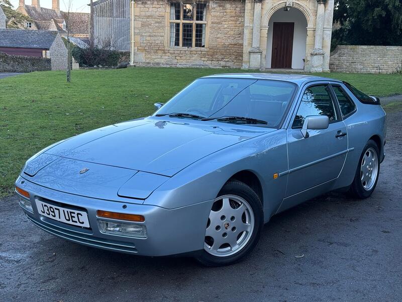 PORSCHE 944