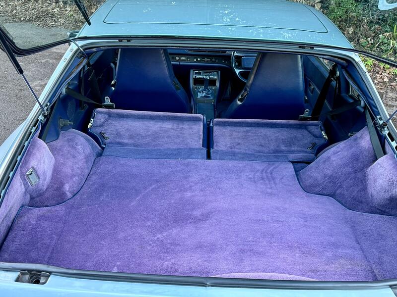PORSCHE 944